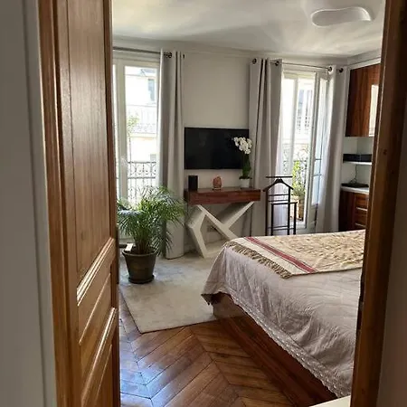 3 Proche Champs Elysees Apartment Paris